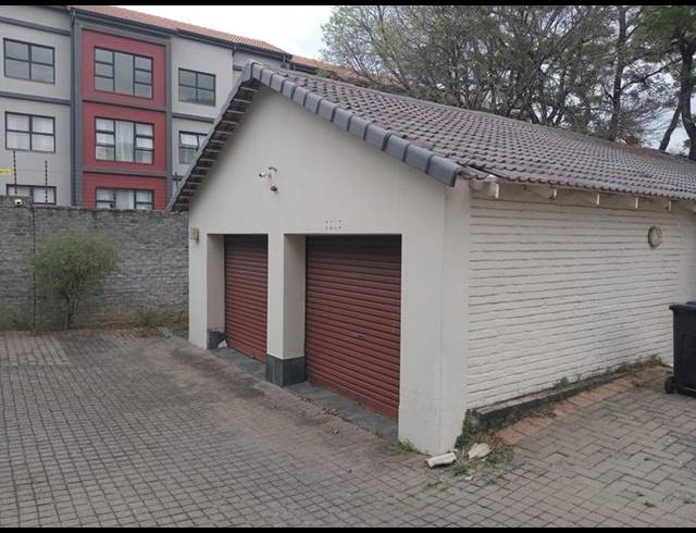 23 BEDROOM COMPLEX FOR SALE IN BRYANSTON